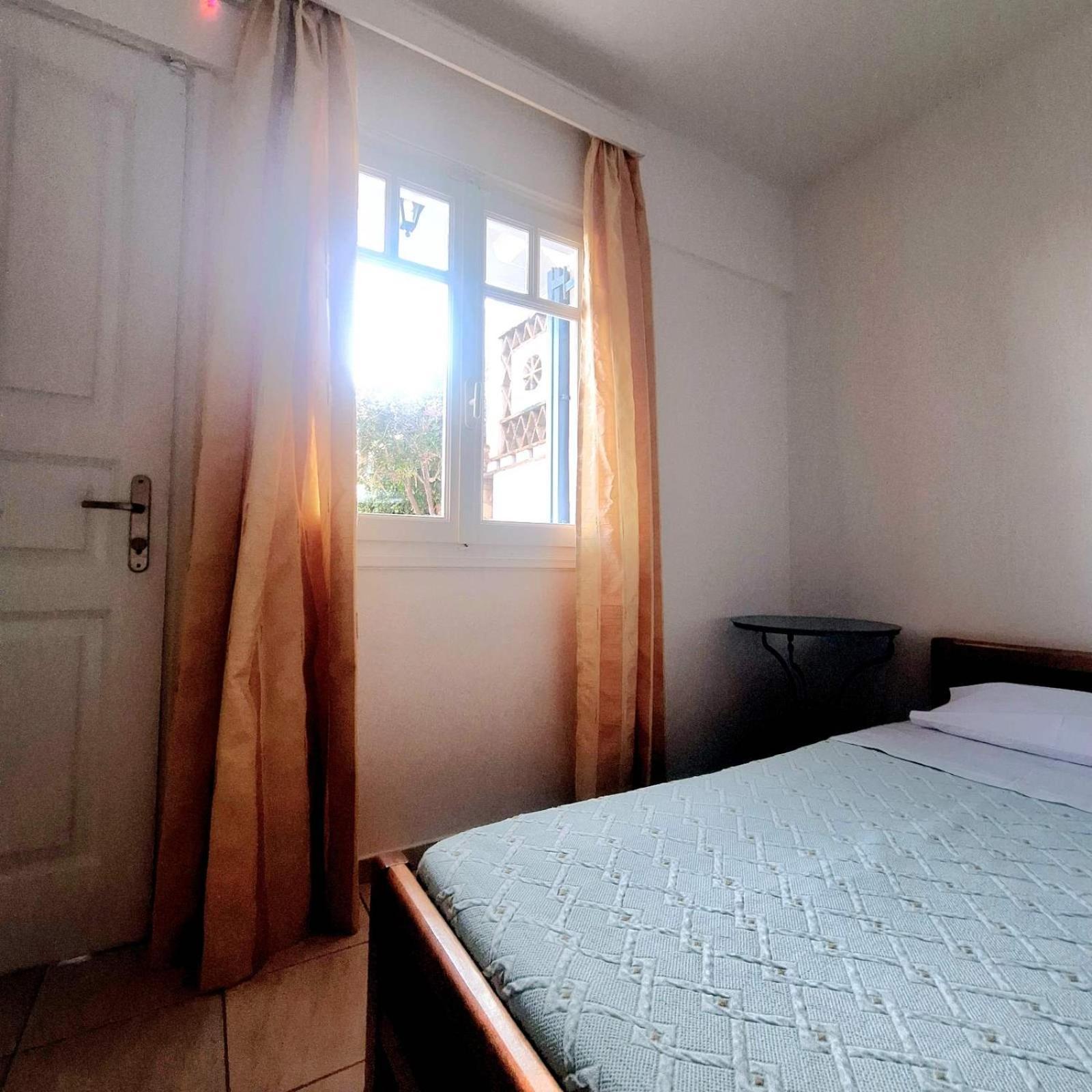 Athos Studios Tinos Luaran gambar