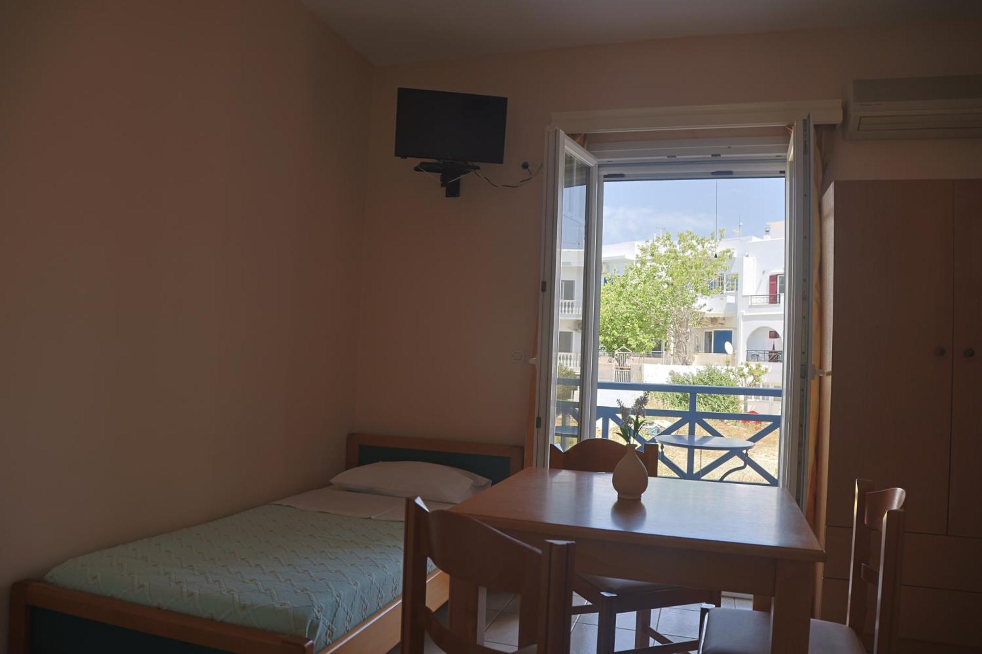 Athos Studios Tinos Luaran gambar