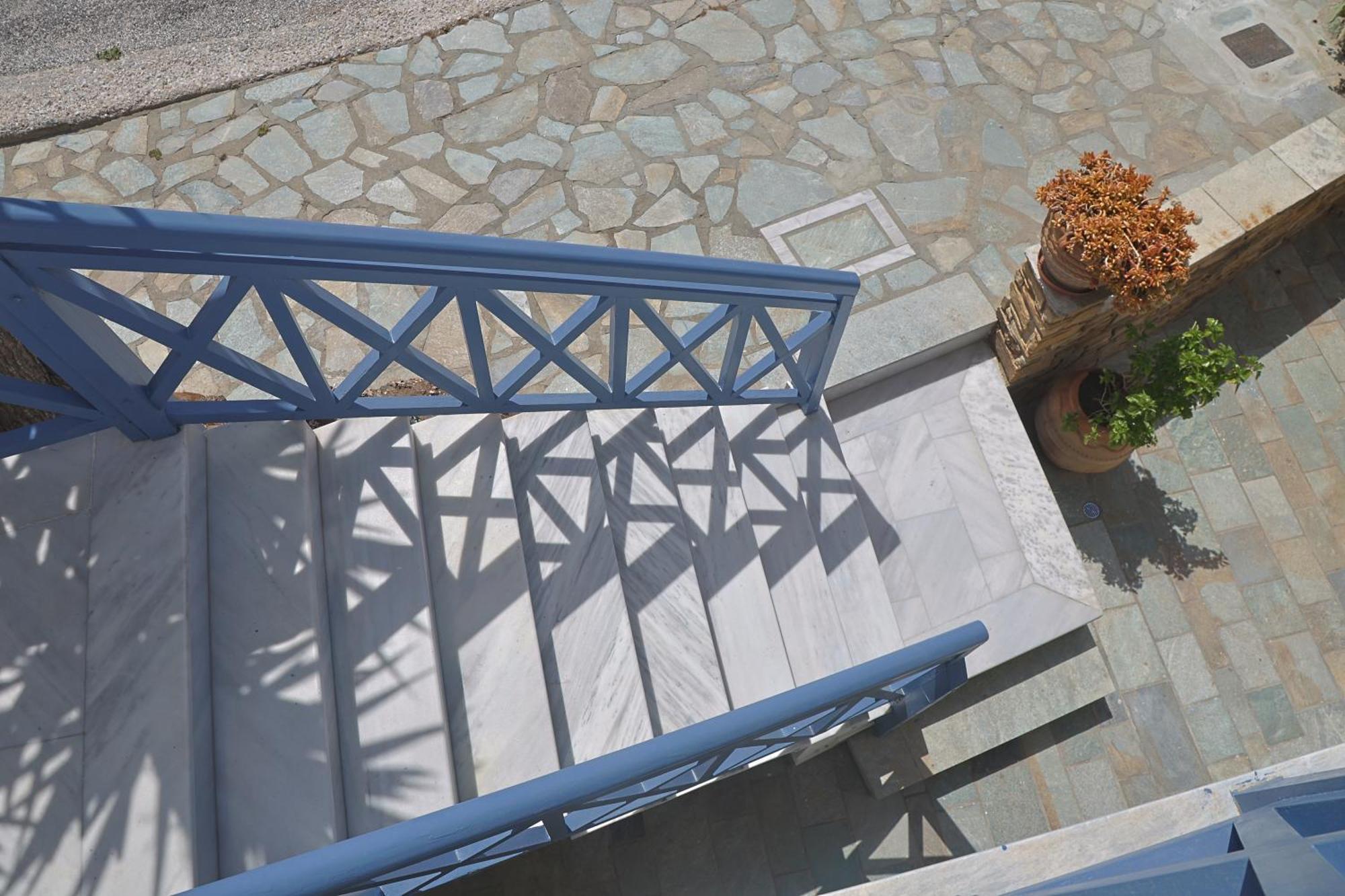 Athos Studios Tinos Luaran gambar