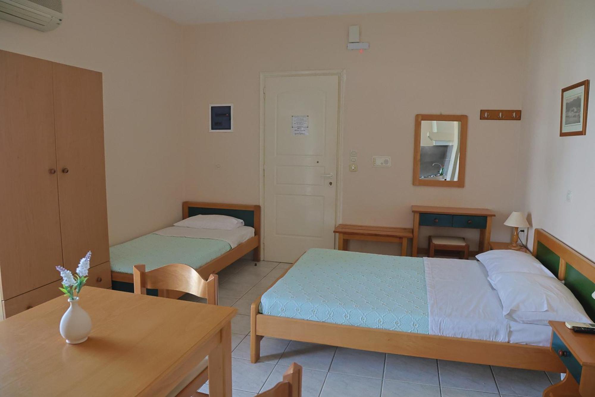 Athos Studios Tinos Luaran gambar