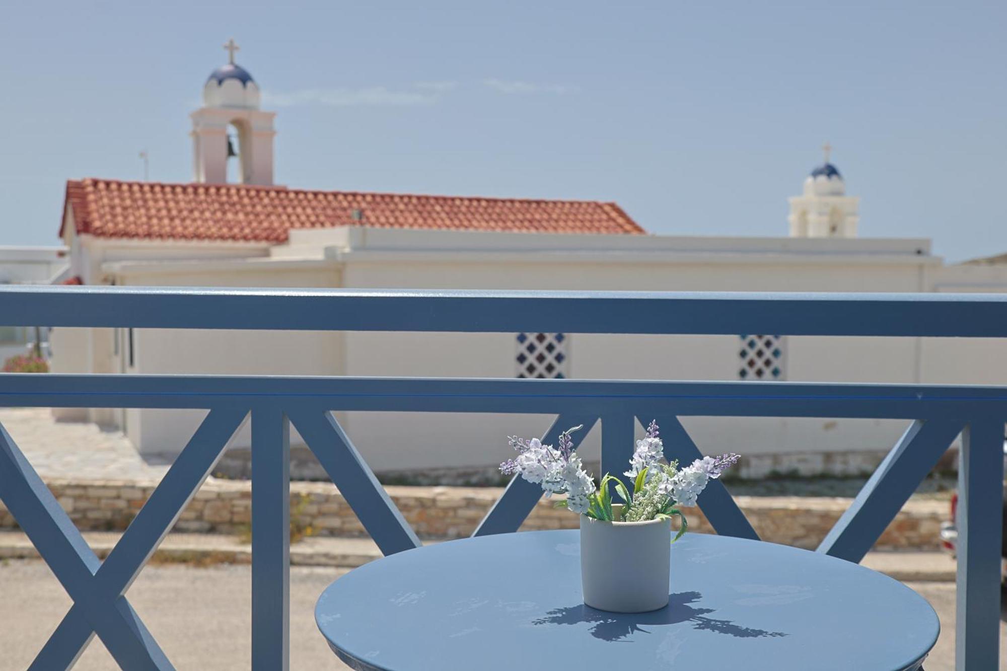 Athos Studios Tinos Luaran gambar