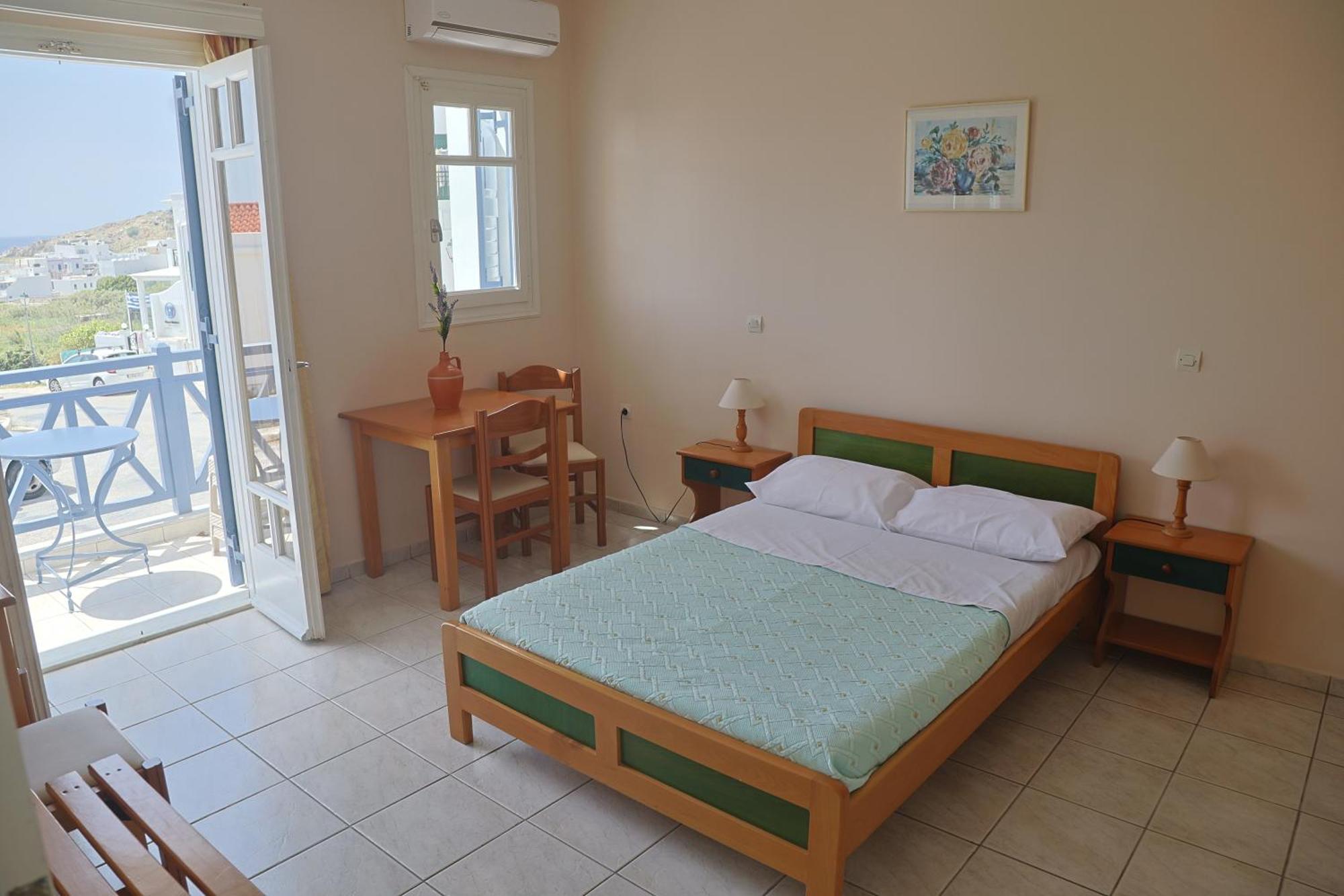 Athos Studios Tinos Luaran gambar