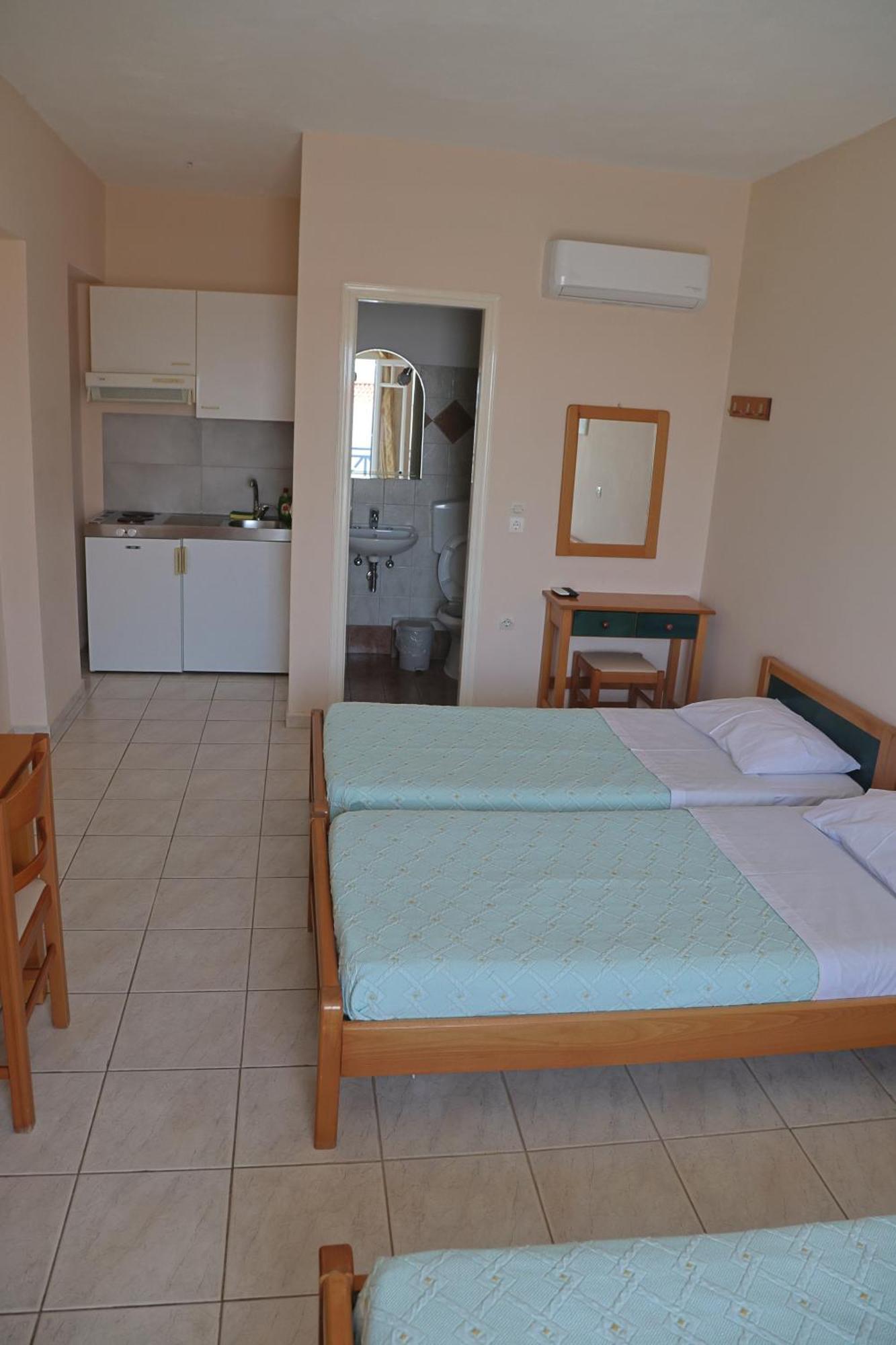 Athos Studios Tinos Luaran gambar