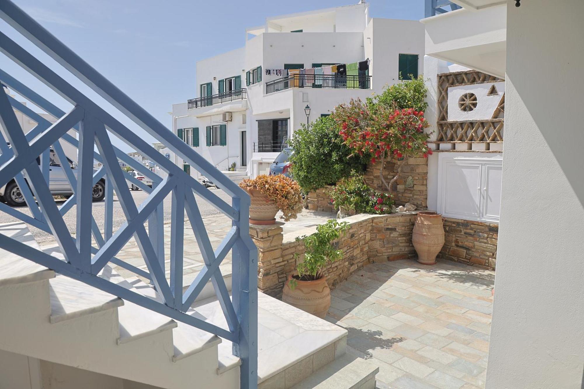Athos Studios Tinos Luaran gambar