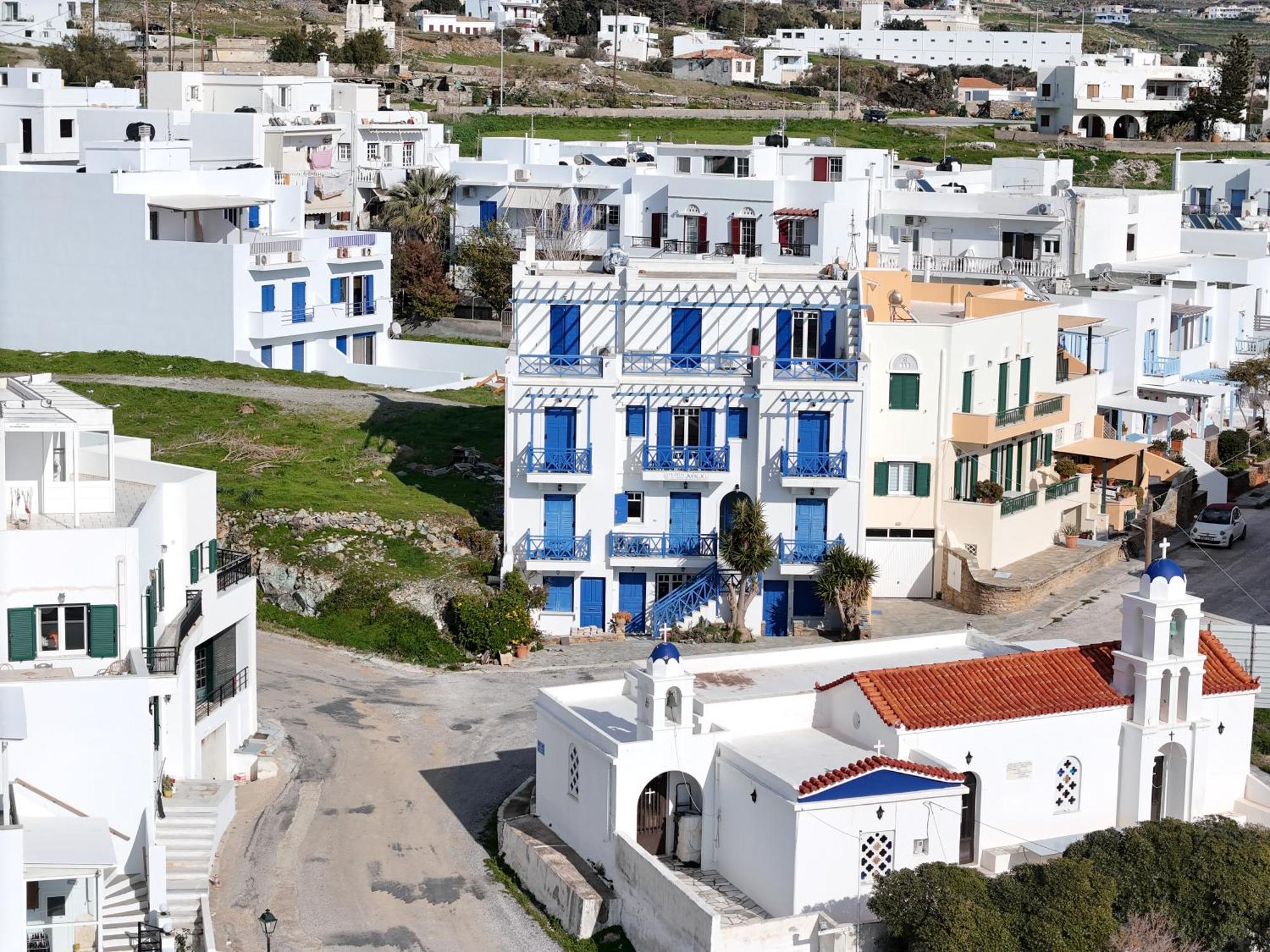 Athos Studios Tinos Luaran gambar